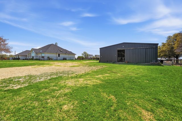 333 Meadow Crest Road, Fort Worth, TX 76108