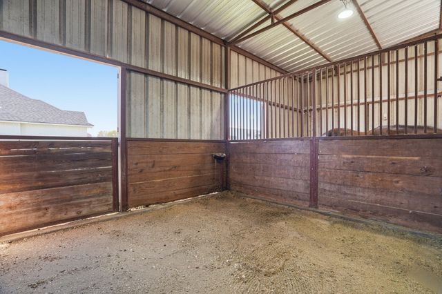 333 Meadow Crest Road, Fort Worth, TX 76108