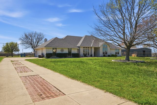 333 Meadow Crest Road, Fort Worth, TX 76108