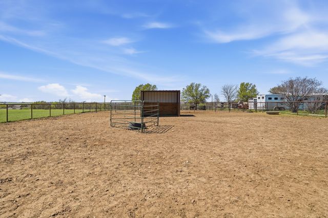 333 Meadow Crest Road, Fort Worth, TX 76108