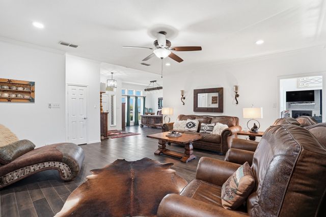 333 Meadow Crest Road, Fort Worth, TX 76108