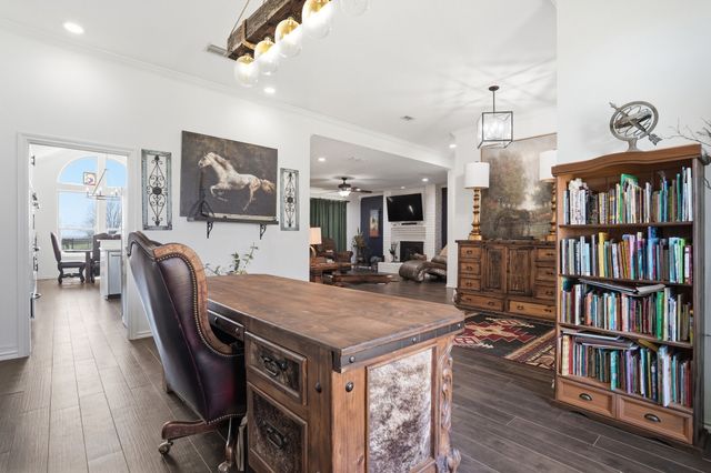 333 Meadow Crest Road, Fort Worth, TX 76108