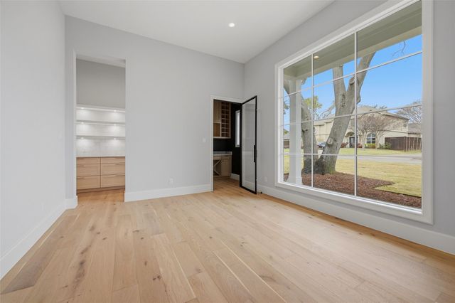 6254 Preston Crest Lane, Dallas, TX 75230