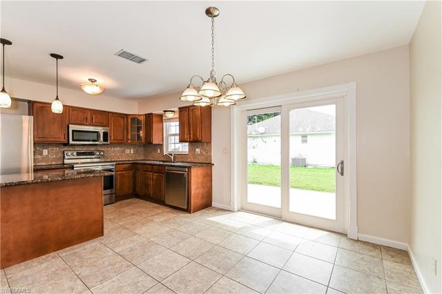 302 3rd ST, Cape Coral, FL 33990