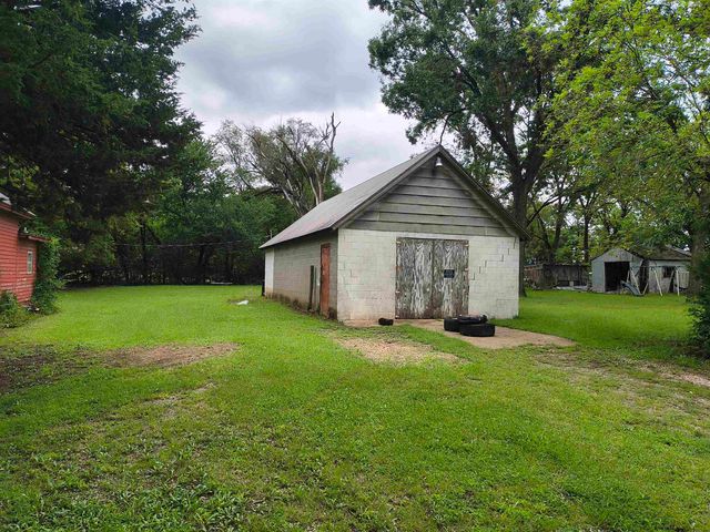 306 E Main St, Milan, KS 67105