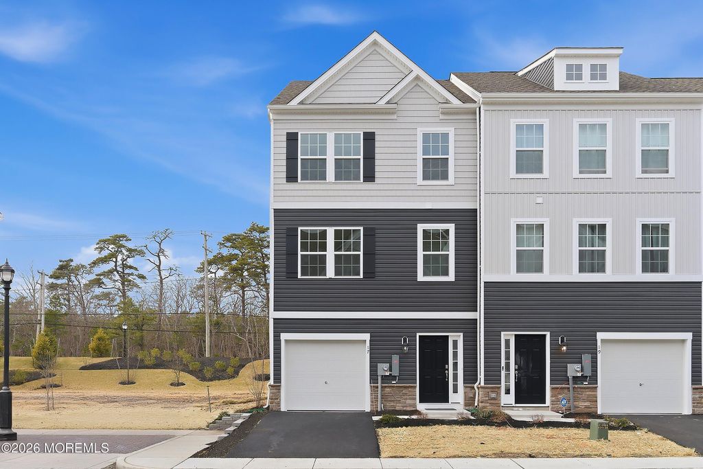 17 Baybreeze Drive, Waretown, NJ 08758