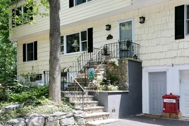 33 Brooksyde Ave, Ringwood Boro, NJ 07456