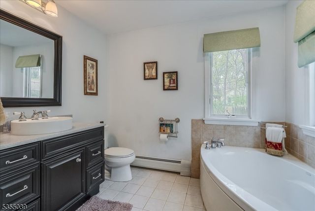 33 Brooksyde Ave, Ringwood Boro, NJ 07456