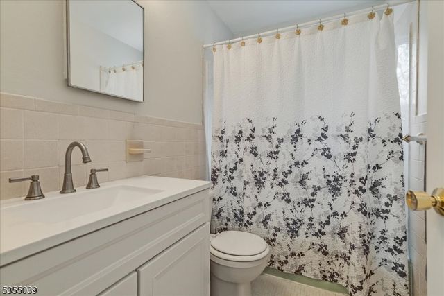 33 Brooksyde Ave, Ringwood Boro, NJ 07456