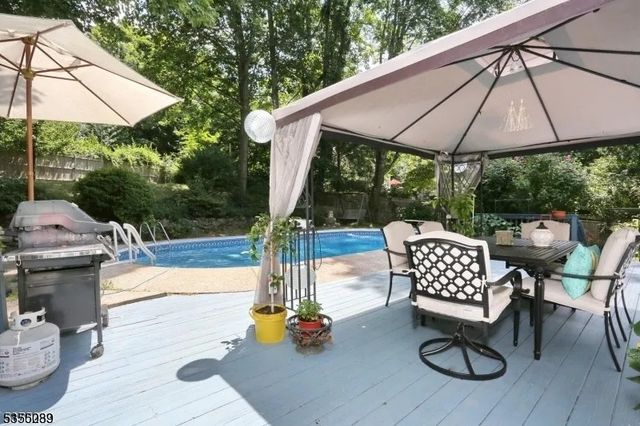 33 Brooksyde Ave, Ringwood Boro, NJ 07456
