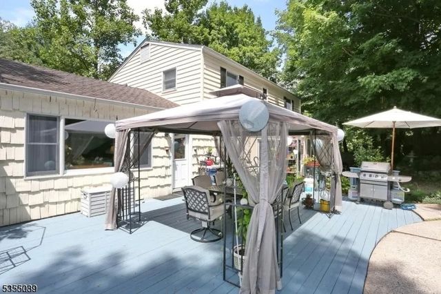 33 Brooksyde Ave, Ringwood Boro, NJ 07456