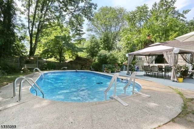 33 Brooksyde Ave, Ringwood Boro, NJ 07456