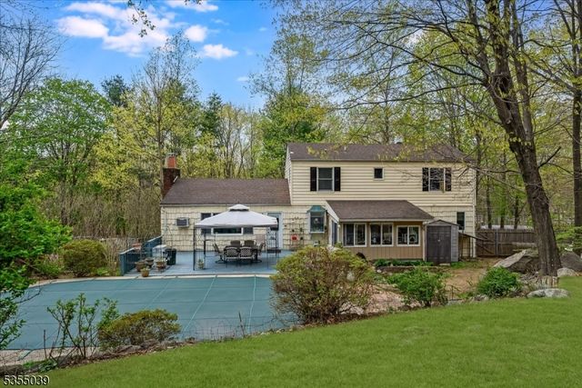 33 Brooksyde Ave, Ringwood Boro, NJ 07456