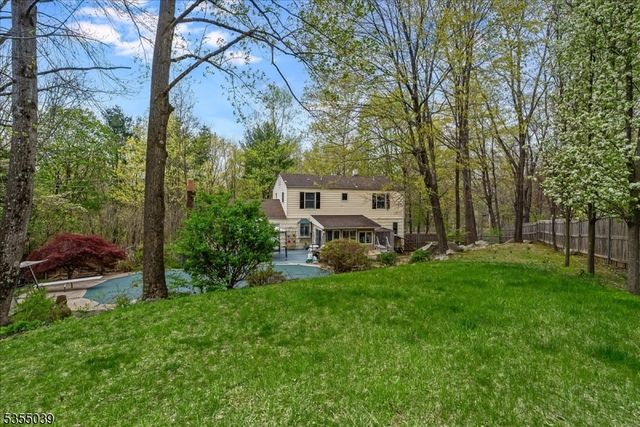33 Brooksyde Ave, Ringwood Boro, NJ 07456