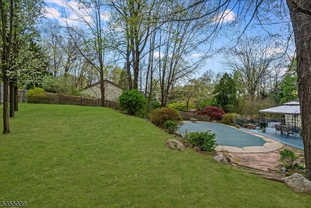 33 Brooksyde Ave, Ringwood Boro, NJ 07456