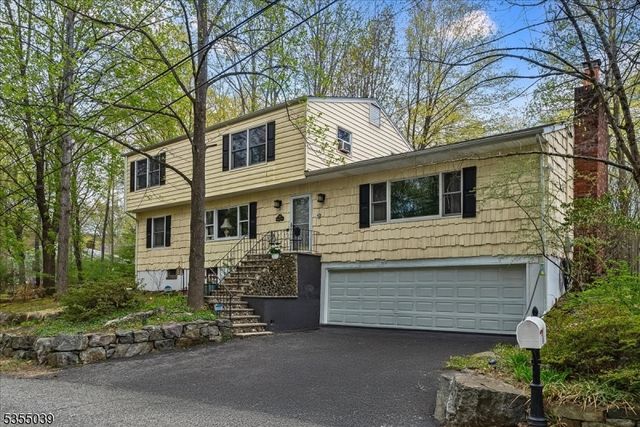 33 Brooksyde Ave, Ringwood Boro, NJ 07456