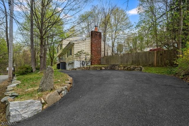 33 Brooksyde Ave, Ringwood Boro, NJ 07456
