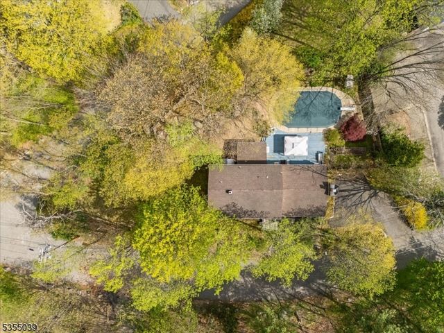 33 Brooksyde Ave, Ringwood Boro, NJ 07456
