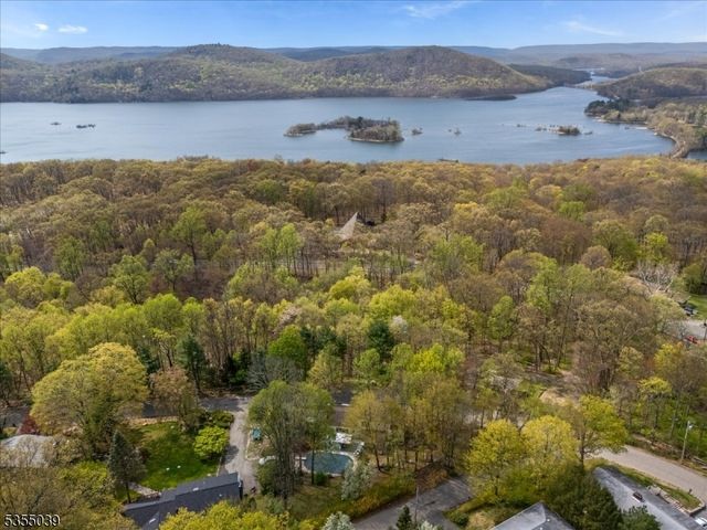 33 Brooksyde Ave, Ringwood Boro, NJ 07456