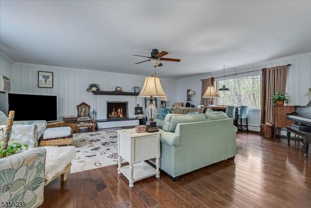 33 Brooksyde Ave, Ringwood Boro, NJ 07456