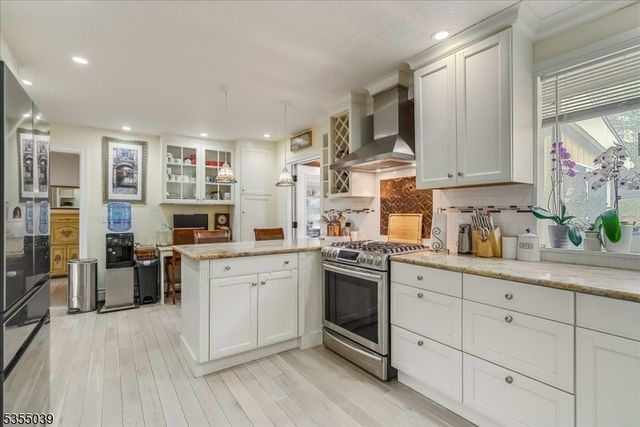 33 Brooksyde Ave, Ringwood Boro, NJ 07456