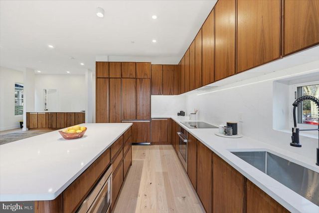 1237 FRANKLIN ST NE, Washington, DC 20017