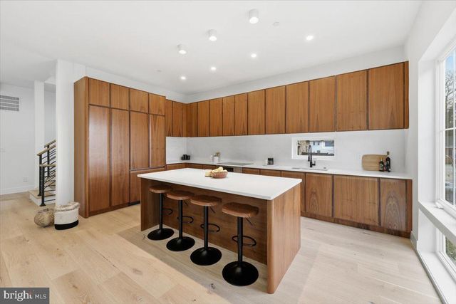 1237 FRANKLIN ST NE, Washington, DC 20017