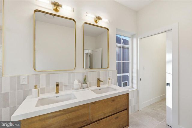 1237 FRANKLIN ST NE, Washington, DC 20017