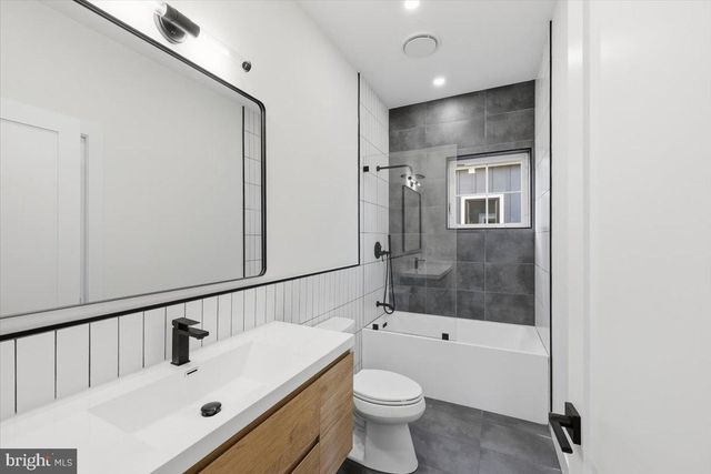 1237 FRANKLIN ST NE, Washington, DC 20017