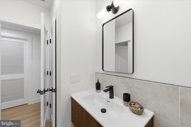 1237 FRANKLIN ST NE, Washington, DC 20017