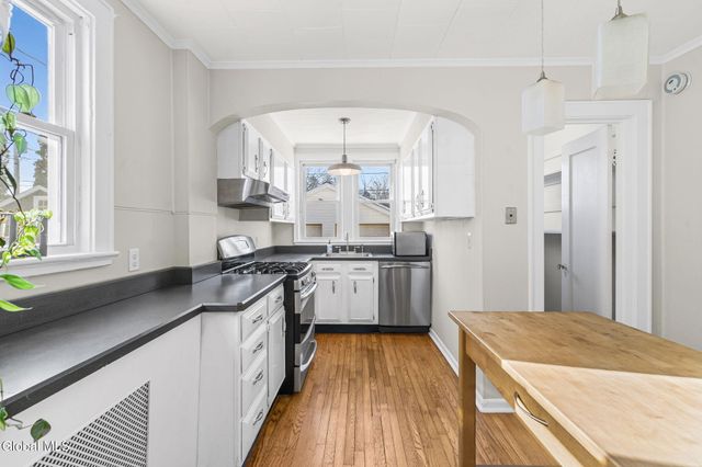 49 Oakwood Street, Albany, NY 12208