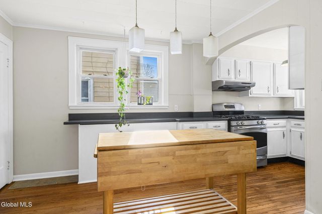 49 Oakwood Street, Albany, NY 12208