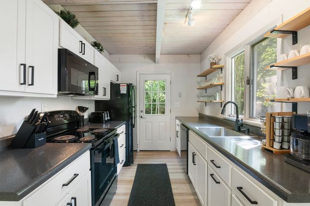 6 Timberview Road, Dover, VT 05356