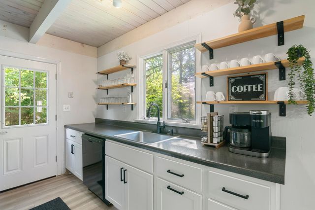 6 Timberview Road, Dover, VT 05356