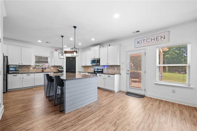13 Four Feathers Lane, Rydal, GA 30171