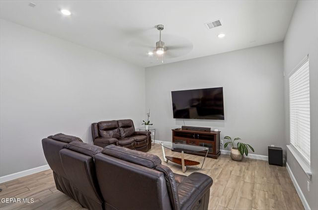 955 YELDON Place, El Paso, TX 79928