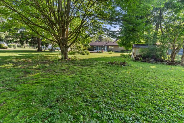 1885 APPLE Drive, Fairview, PA 16415