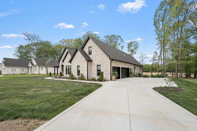 2022 COUNTRY CLUB DRIVE, Tullahoma, TN 37388