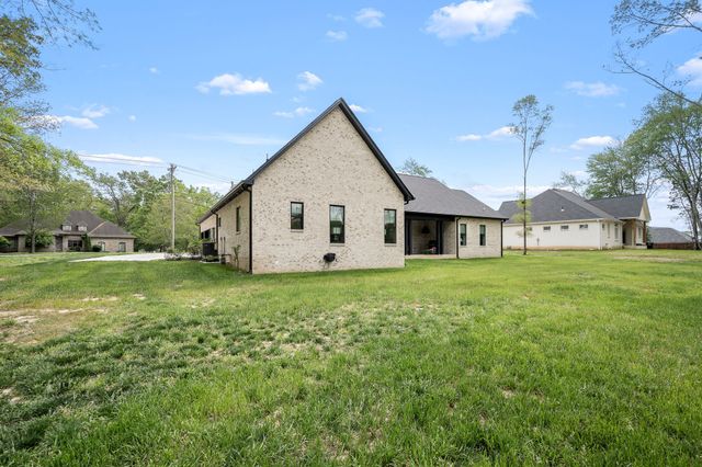 2022 COUNTRY CLUB DRIVE, Tullahoma, TN 37388