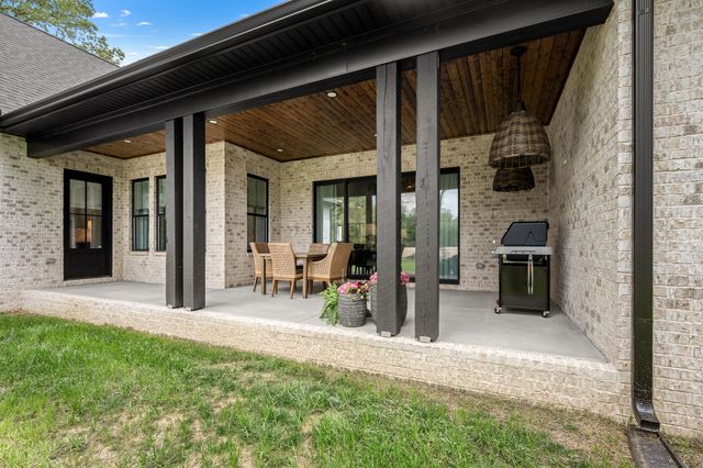 2022 COUNTRY CLUB DRIVE, Tullahoma, TN 37388