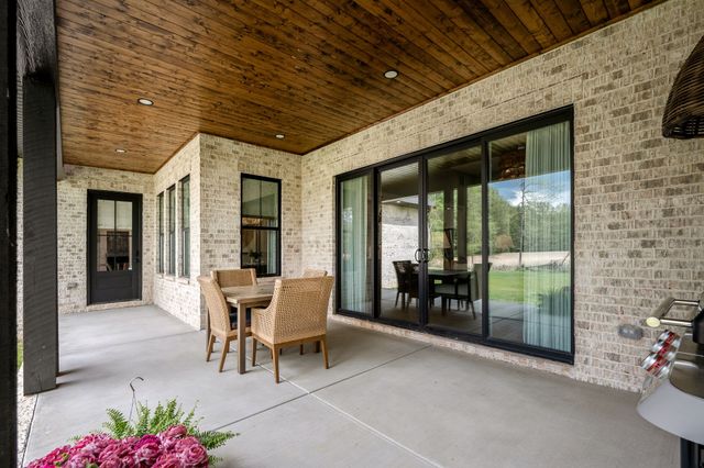 2022 COUNTRY CLUB DRIVE, Tullahoma, TN 37388