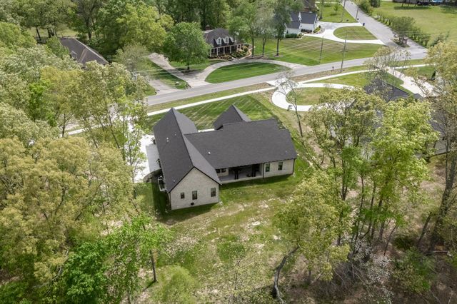 2022 COUNTRY CLUB DRIVE, Tullahoma, TN 37388