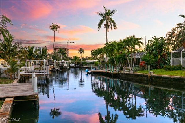 1794 Holiday LN, Naples, FL 34104