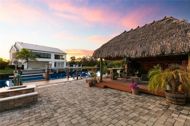 1794 Holiday LN, Naples, FL 34104