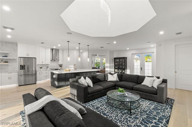 1794 Holiday LN, Naples, FL 34104