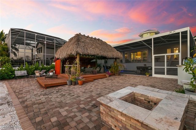 1794 Holiday LN, Naples, FL 34104