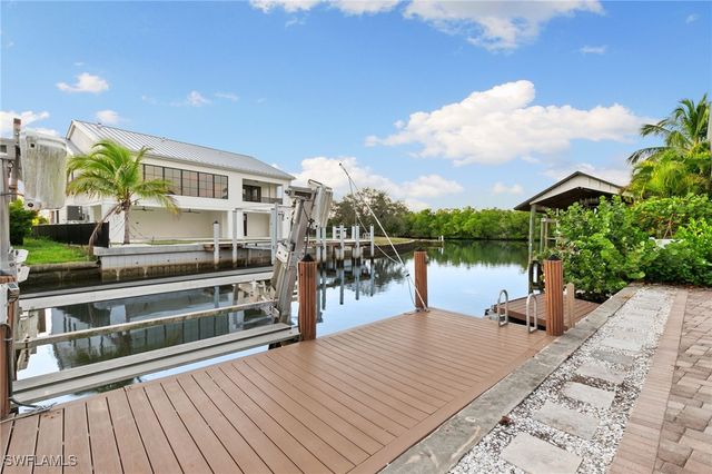 1794 Holiday LN, Naples, FL 34104