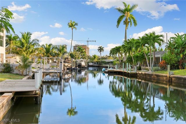 1794 Holiday LN, Naples, FL 34104