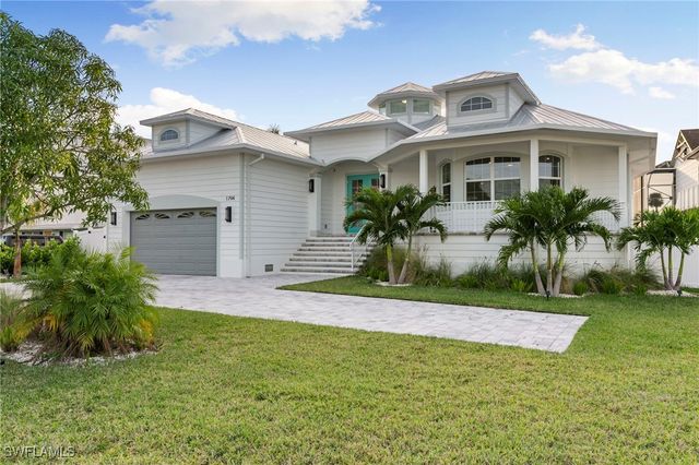 1794 Holiday LN, Naples, FL 34104