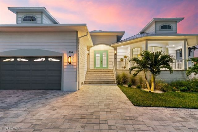 1794 Holiday LN, Naples, FL 34104